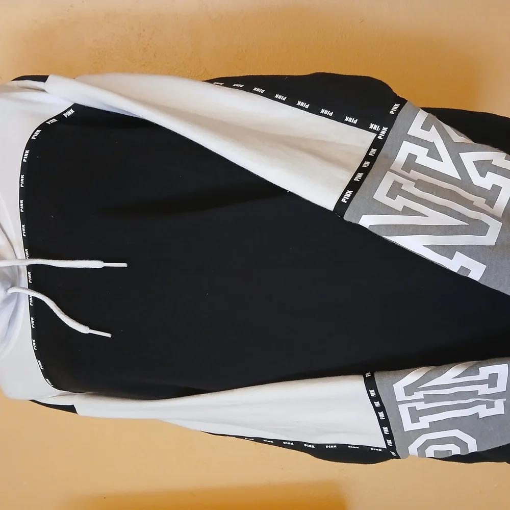 PINK Campus Cowl Black And White - Picture 1 of 10